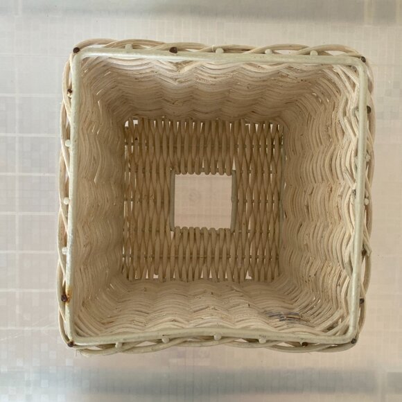 Bathroom Wicker Tissue Holder & 3-D Rose Design - Picture 6 of 8